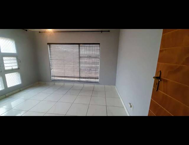 4 BEDROOM FREESTANDING FOR SALE IN GLEN MARAIS